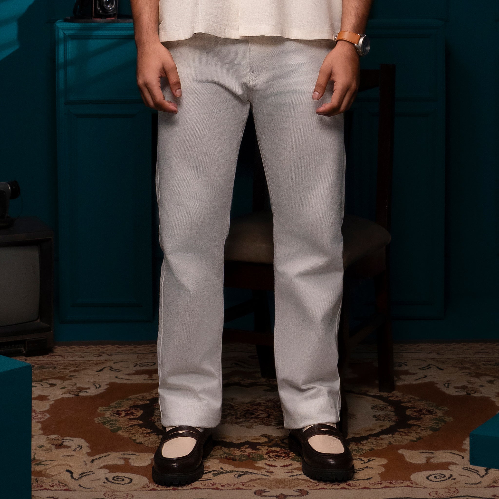 Classic Straight Jeans – White