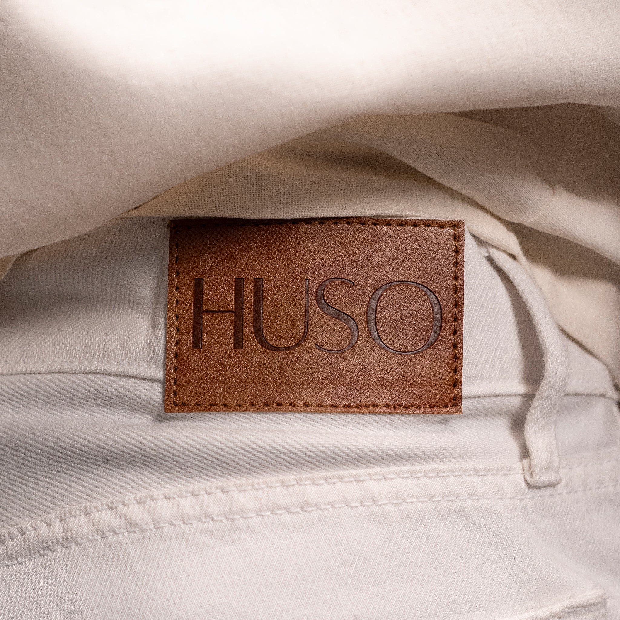 Classic Straight Jeans – White